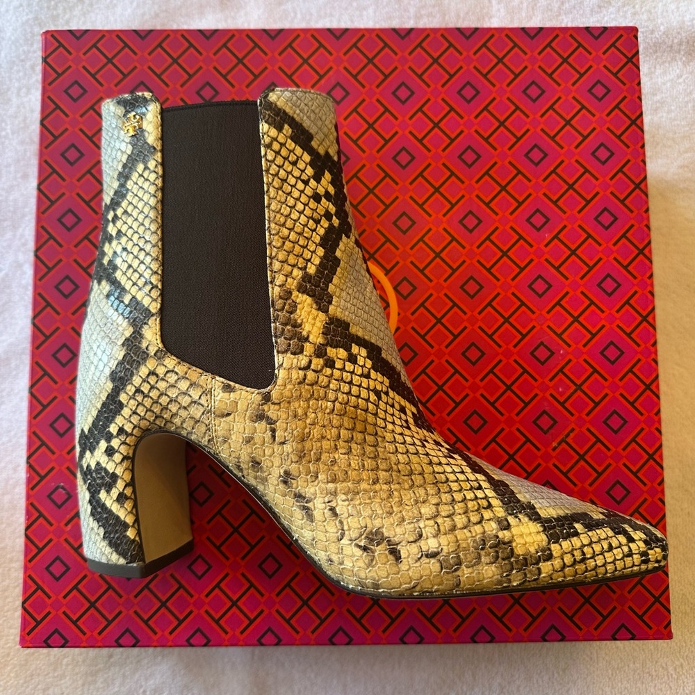 Banana Chelsea Boot 80MM